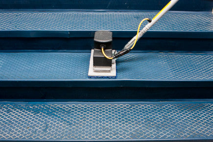 The Tomcat NANO EDGE® stick machine is a game-changer when used in stairwells. With perfect size stair pads, to ease of transportation, this machine is a must have for multi-level buildings